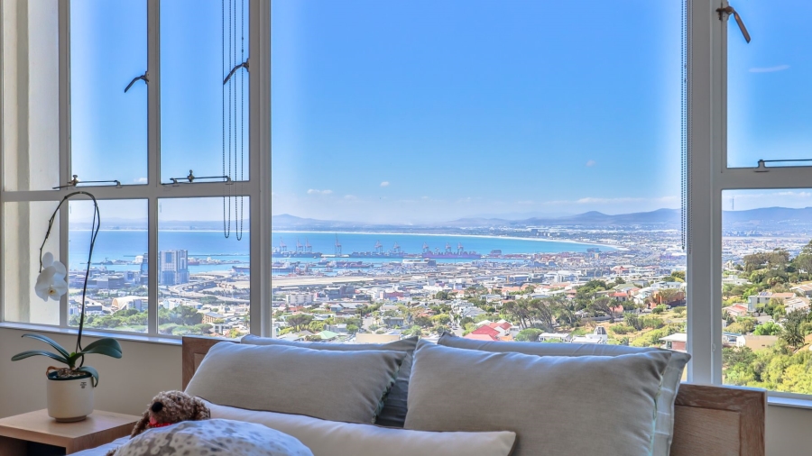 1 Bedroom Property for Sale in Vredehoek Western Cape